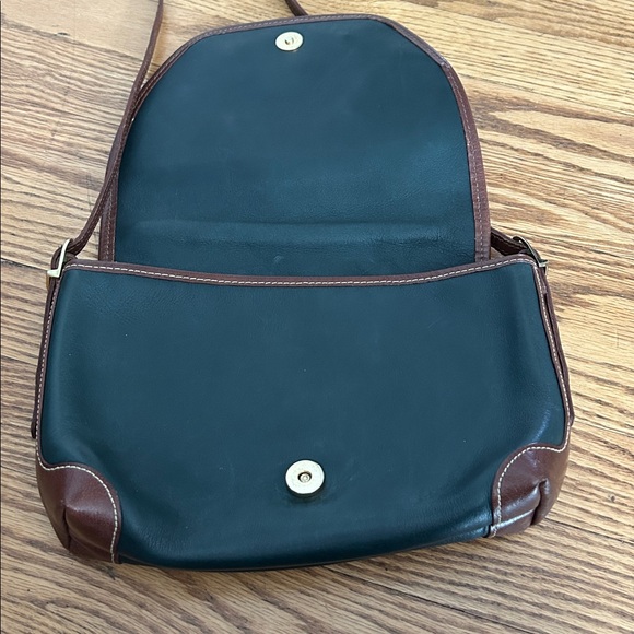 Elegant Green and Brown Leather Shoulder Bag - Picture 3 of 6